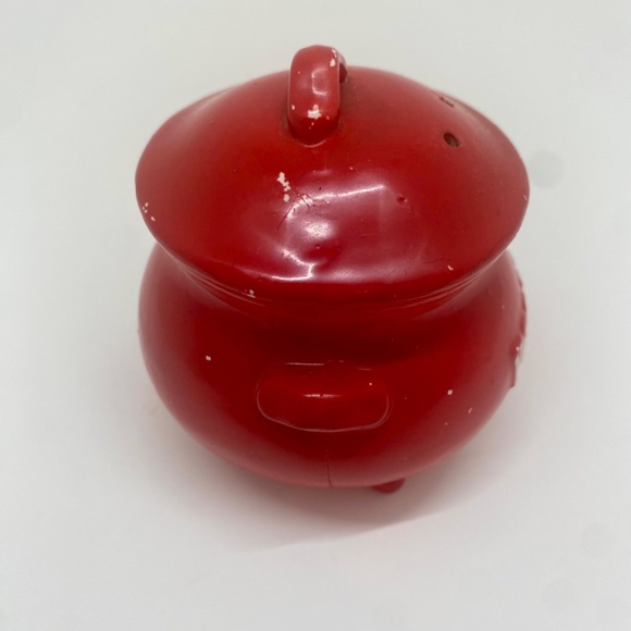 Single Red Cauldron Pepper Shaker - Picture 4 of 6